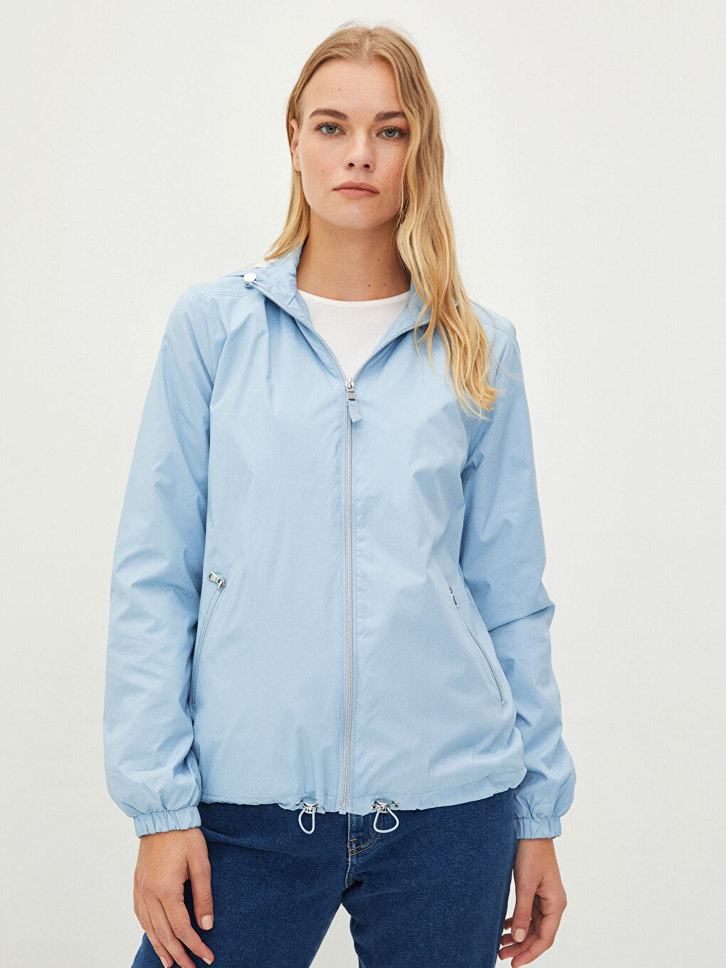 Mavi Kapüşonlu Düz Cep Detaylı Uzun Kollu Kadın Yağmurluk