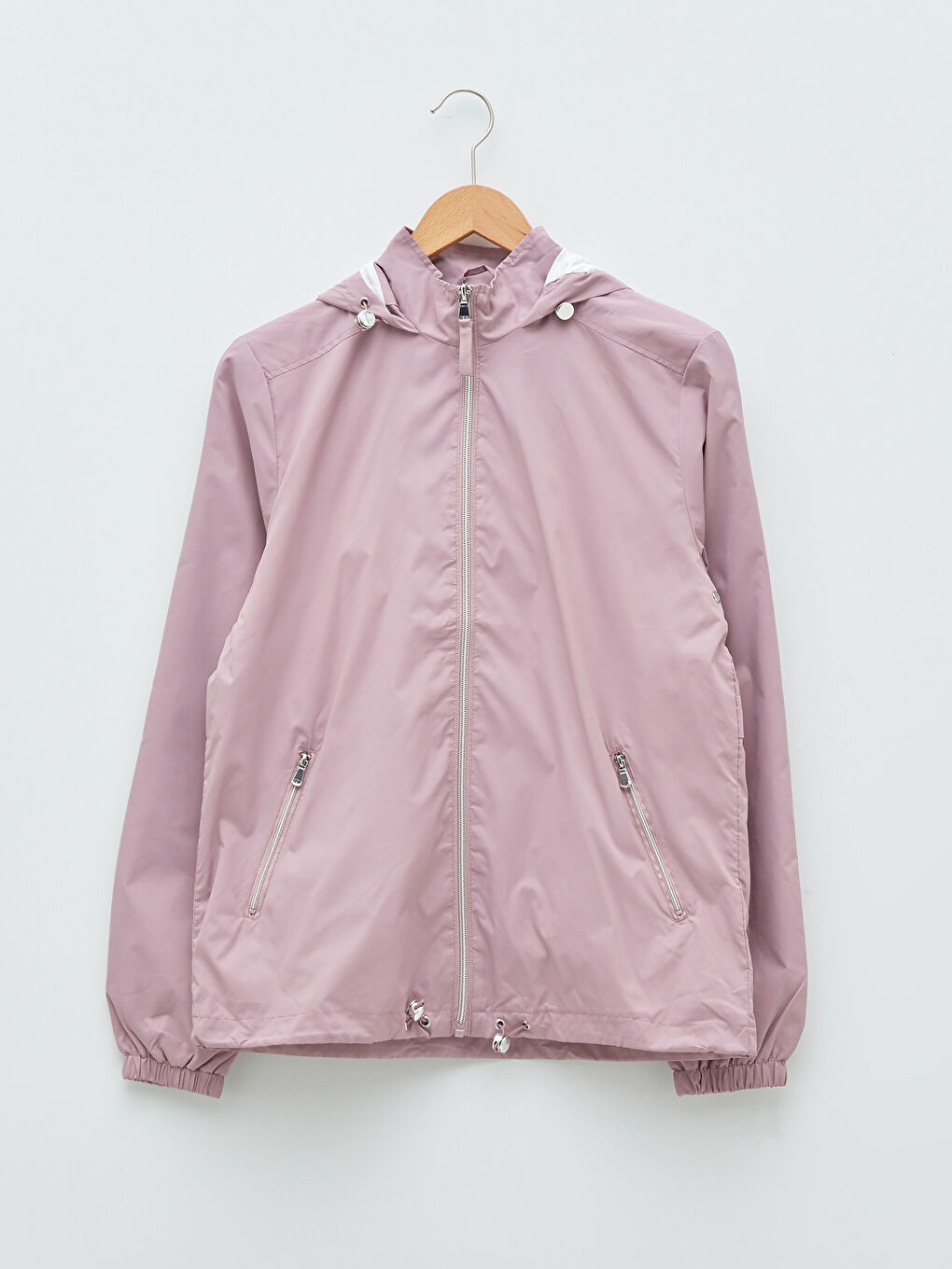 معطف مطر للسيدات بكابوش مستقيم بتفاصيل جيوب وكم طويل-6