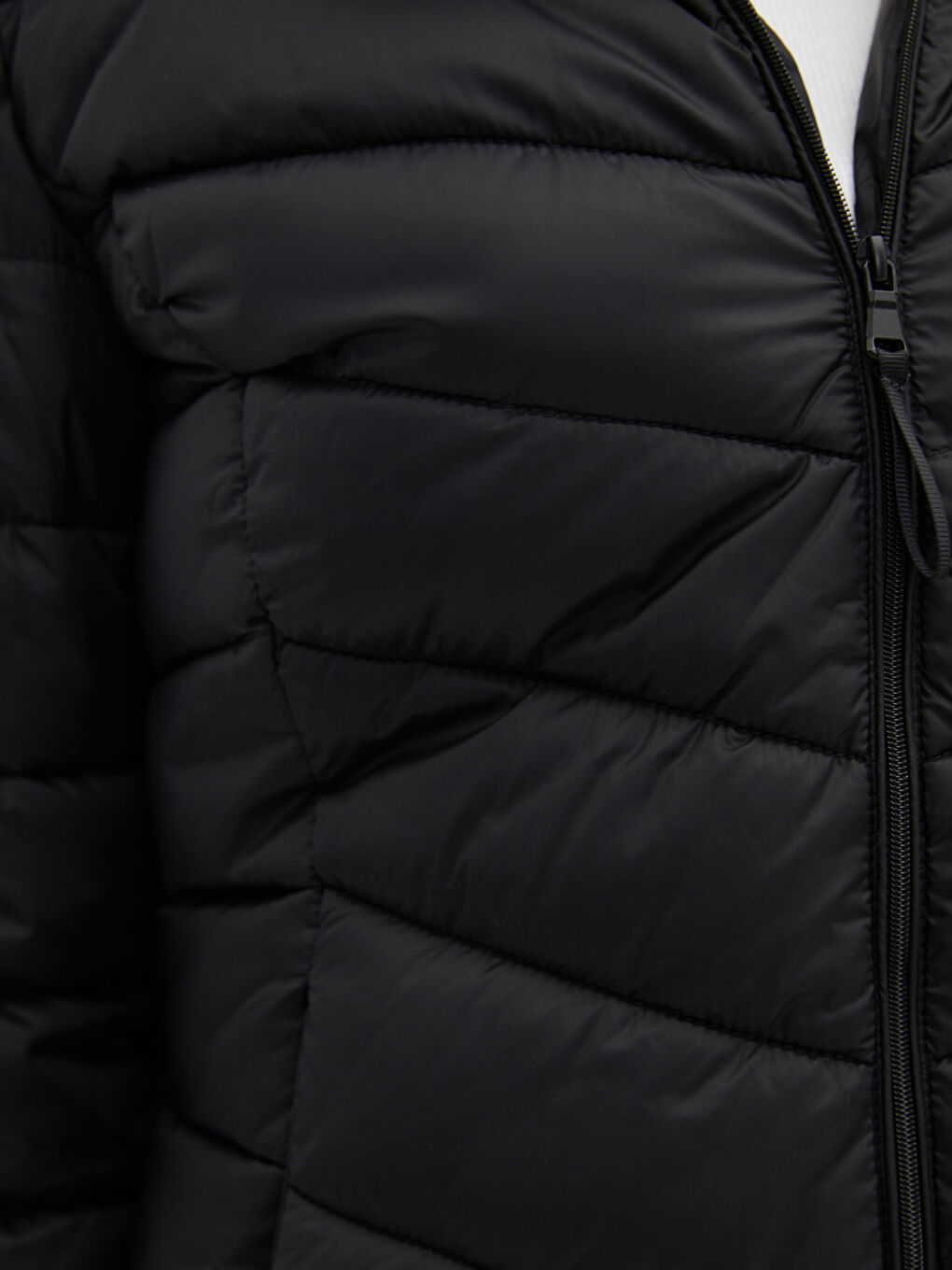 Siyah Kapüşonlu Düz Uzun Kollu Cep Detaylı Kadın Şişme Mont-4