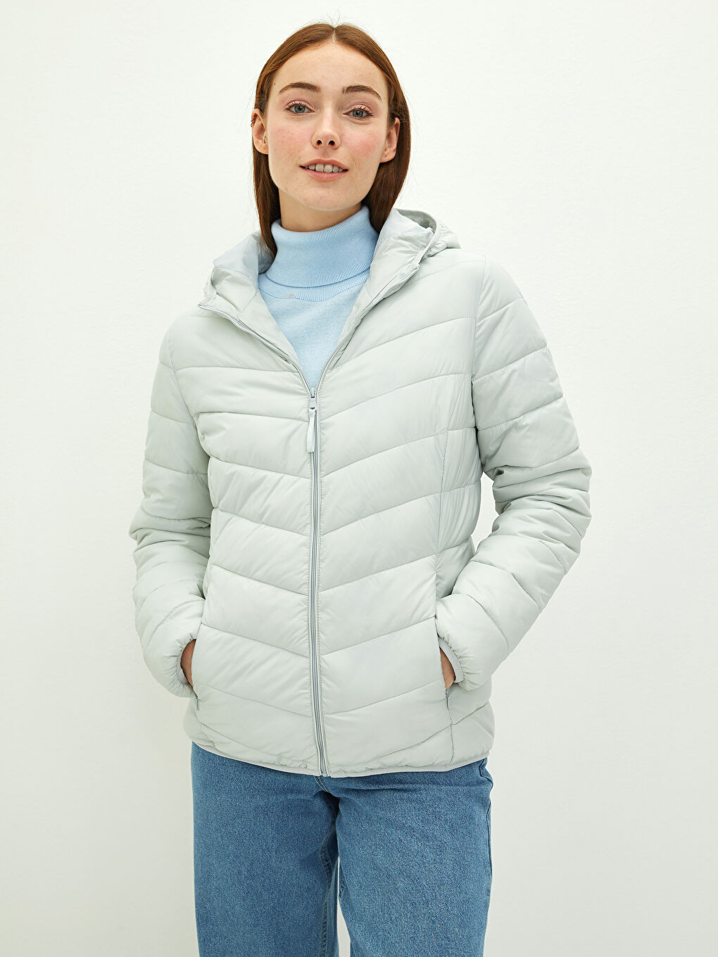 Gri Kapüşonlu Düz Uzun Kollu Cep Detaylı Kadın Şişme Mont-3