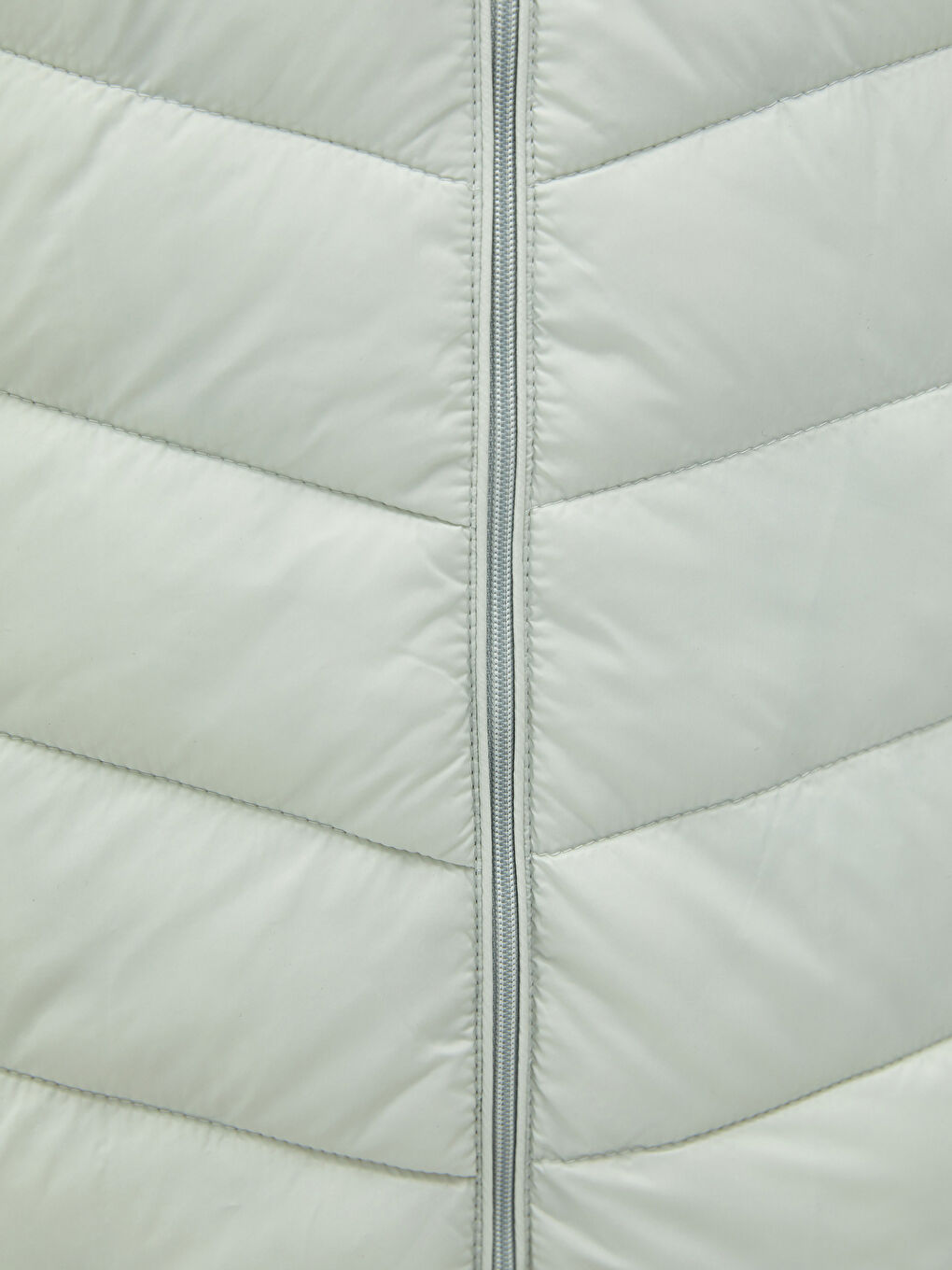 Gri Kapüşonlu Düz Uzun Kollu Cep Detaylı Kadın Şişme Mont-7