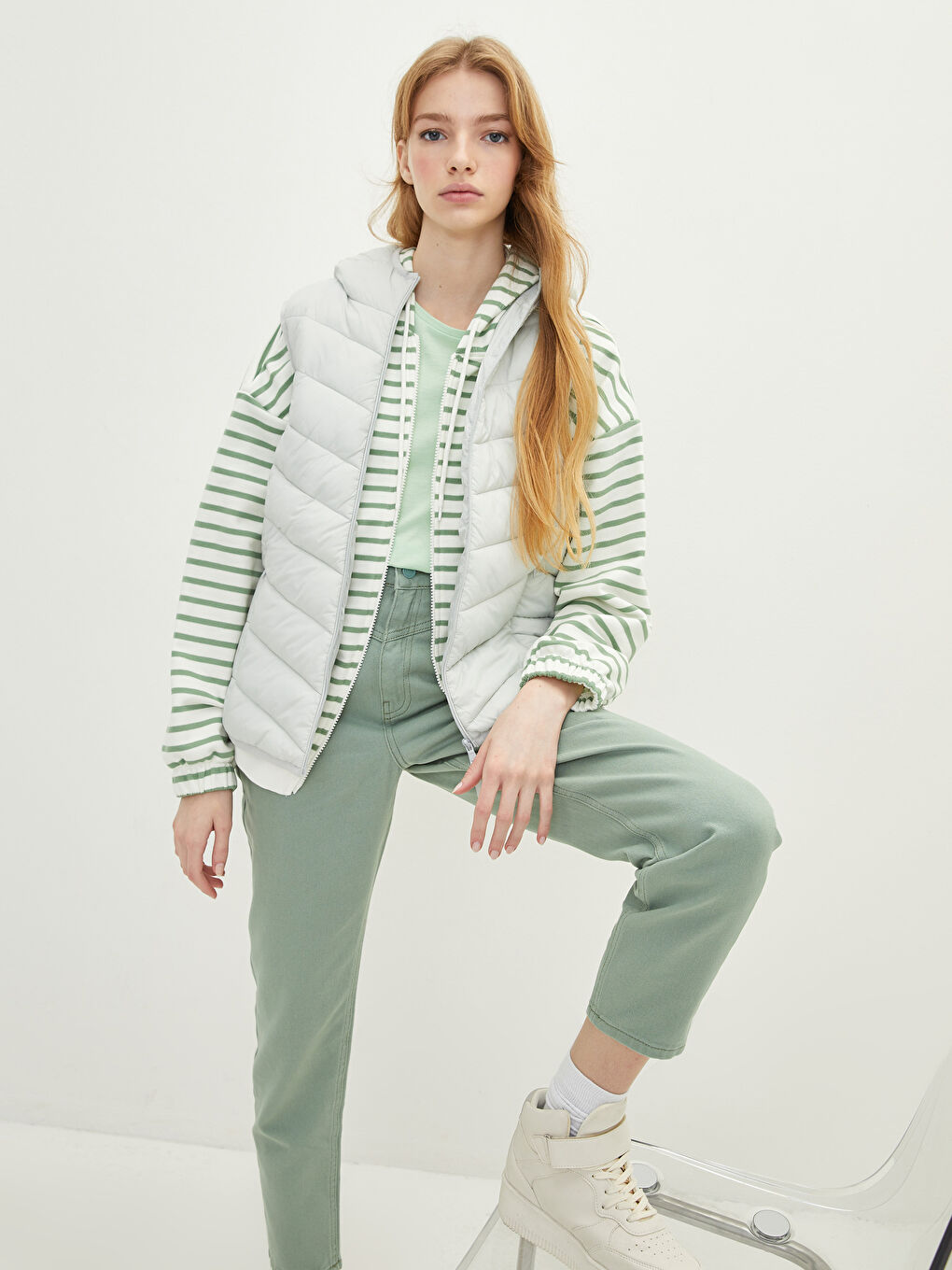 Hooded Plain Pocket Detailed Women's Inflatable Vest-1