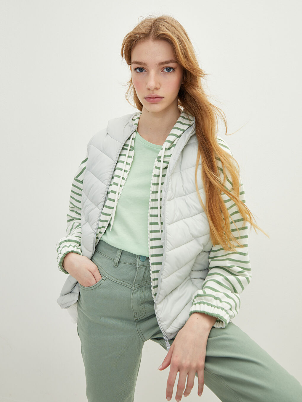 Hooded Plain Pocket Detailed Women's Inflatable Vest-2