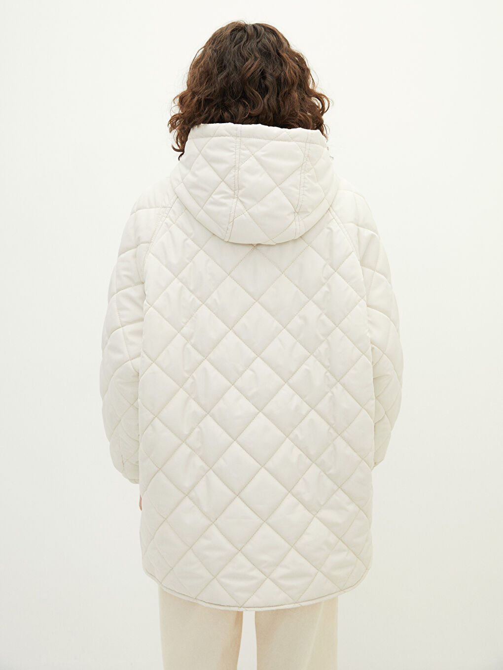 Bej Kapüşonlu Kapitone Desenli Uzun Kollu Kadın Şişme Mont-5