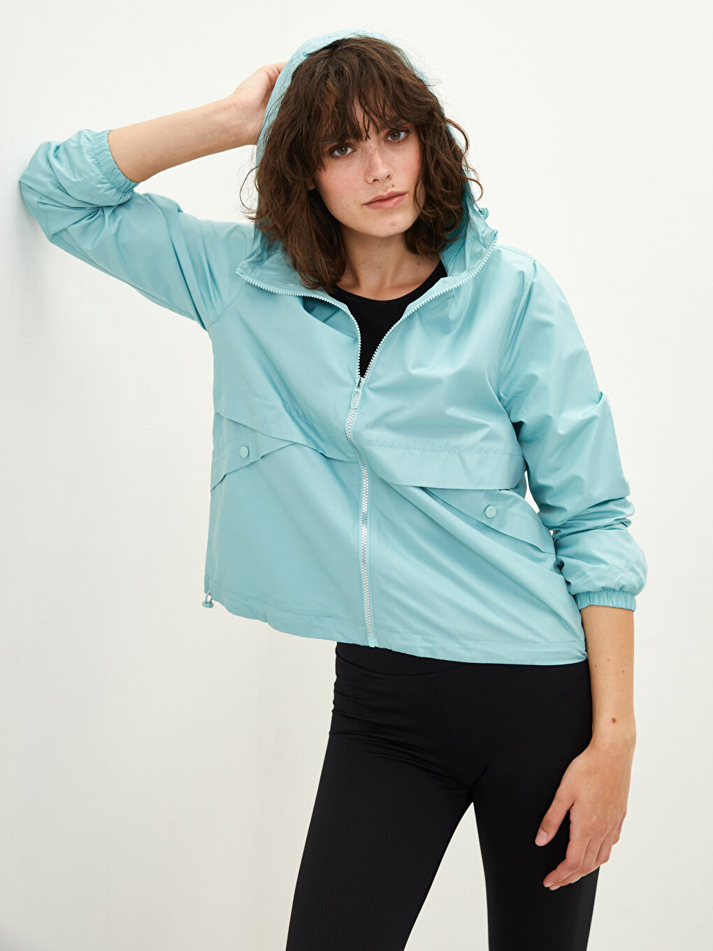 Yeşil Kapüşonlu Düz Cep Detaylı Uzun Kollu Kadın Yağmurluk