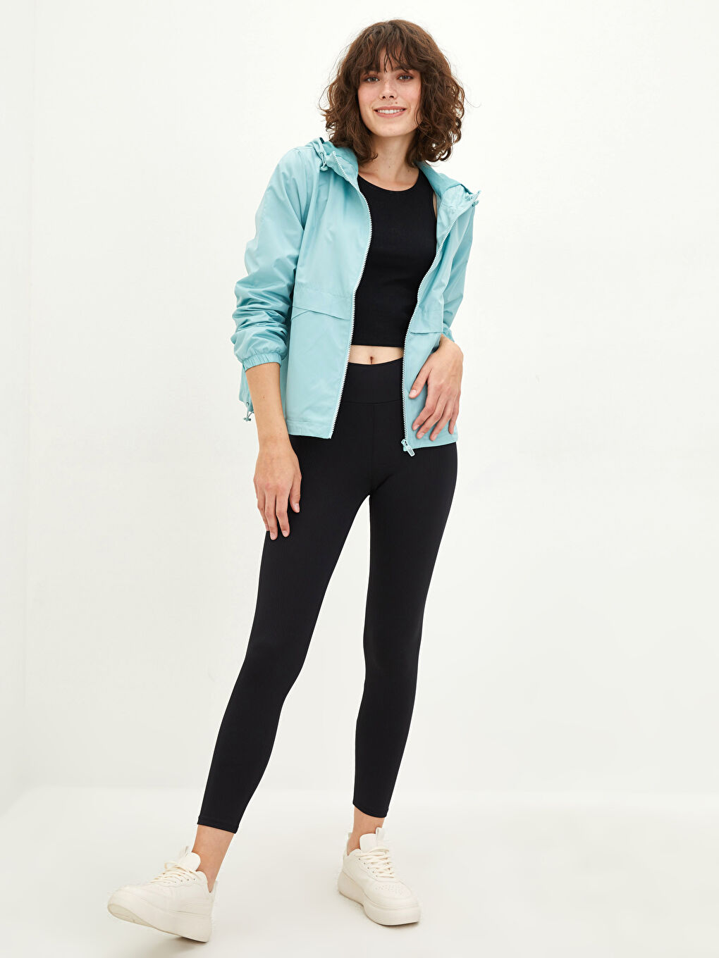 Yeşil Kapüşonlu Düz Cep Detaylı Uzun Kollu Kadın Yağmurluk-2