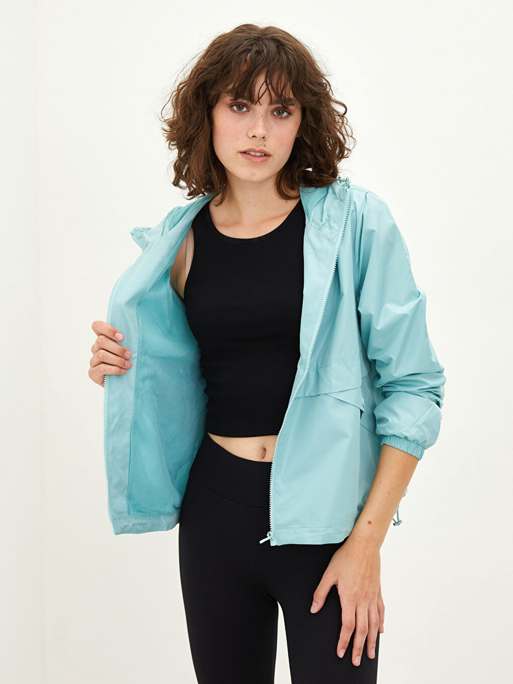 Yeşil Kapüşonlu Düz Cep Detaylı Uzun Kollu Kadın Yağmurluk-3