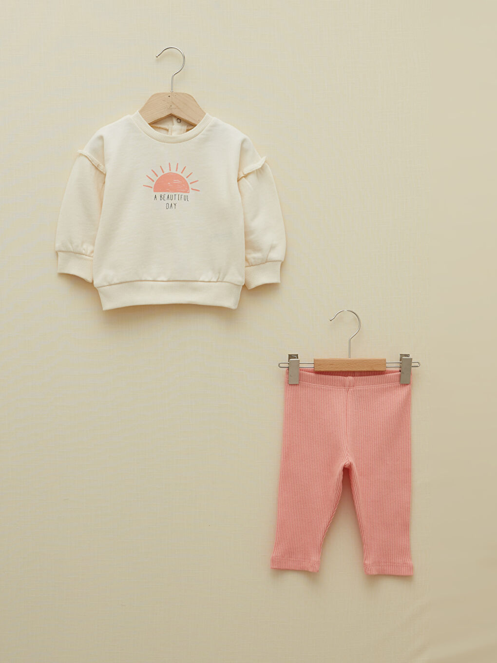 Ekru Bisiklet Yaka Uzun Kollu Baskılı Kız Bebek Sweatshirt ve Tayt 2'li Takım