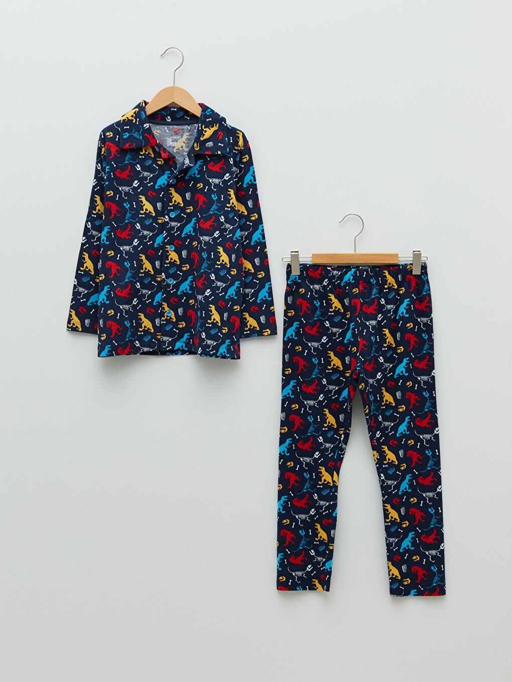 طقم بيجامة ولادي قطن كم طويل مطبوع بياقة قميص