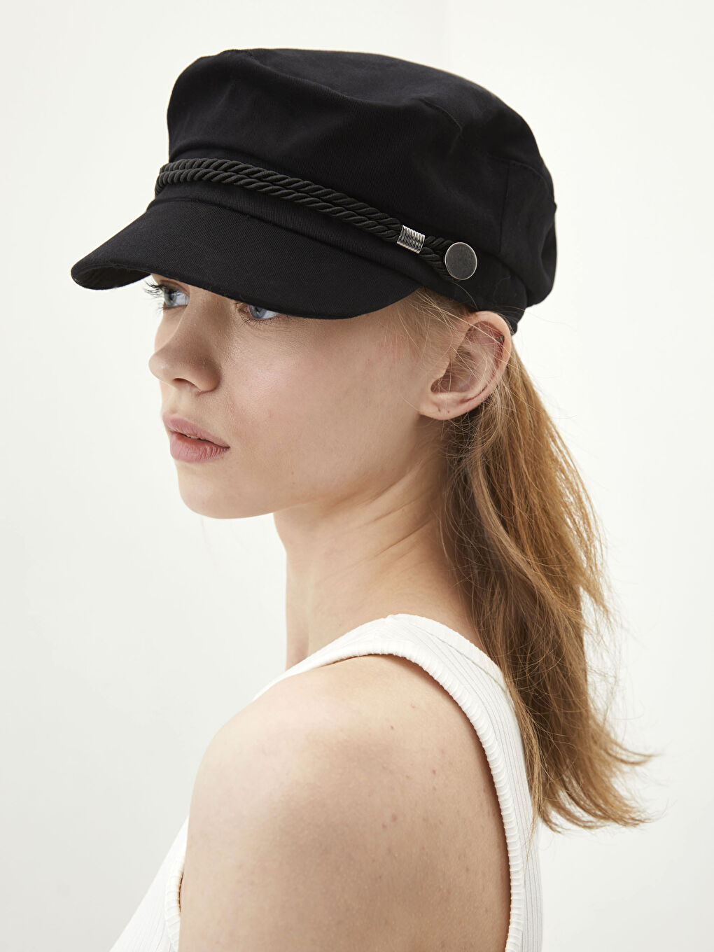 Siyah Biye Detaylı Kadın Denizci Şapka