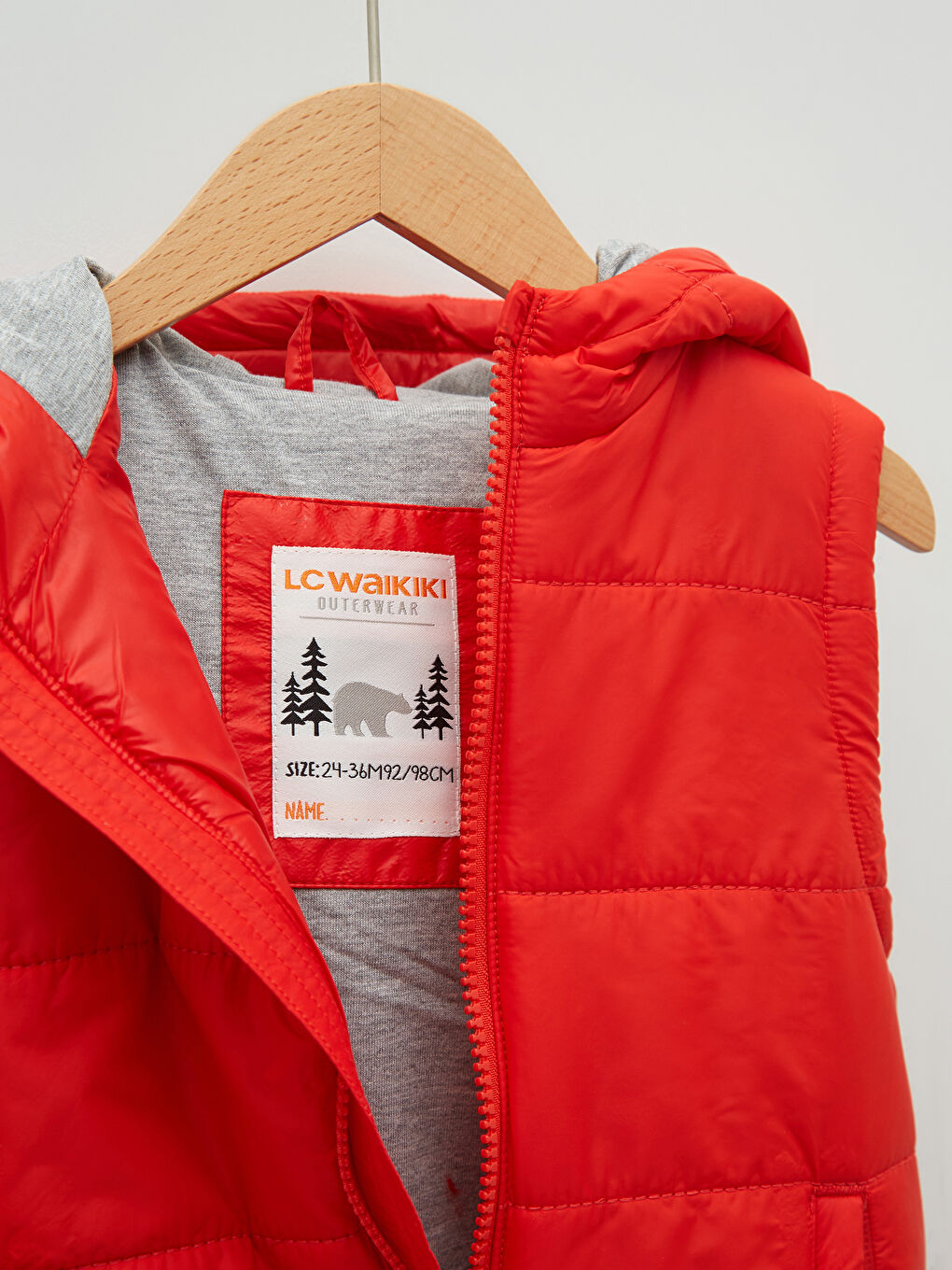 კაპიუშონიანი ბიჭის ელვაშესაკრავი გასაბერი ჟილეტი-1