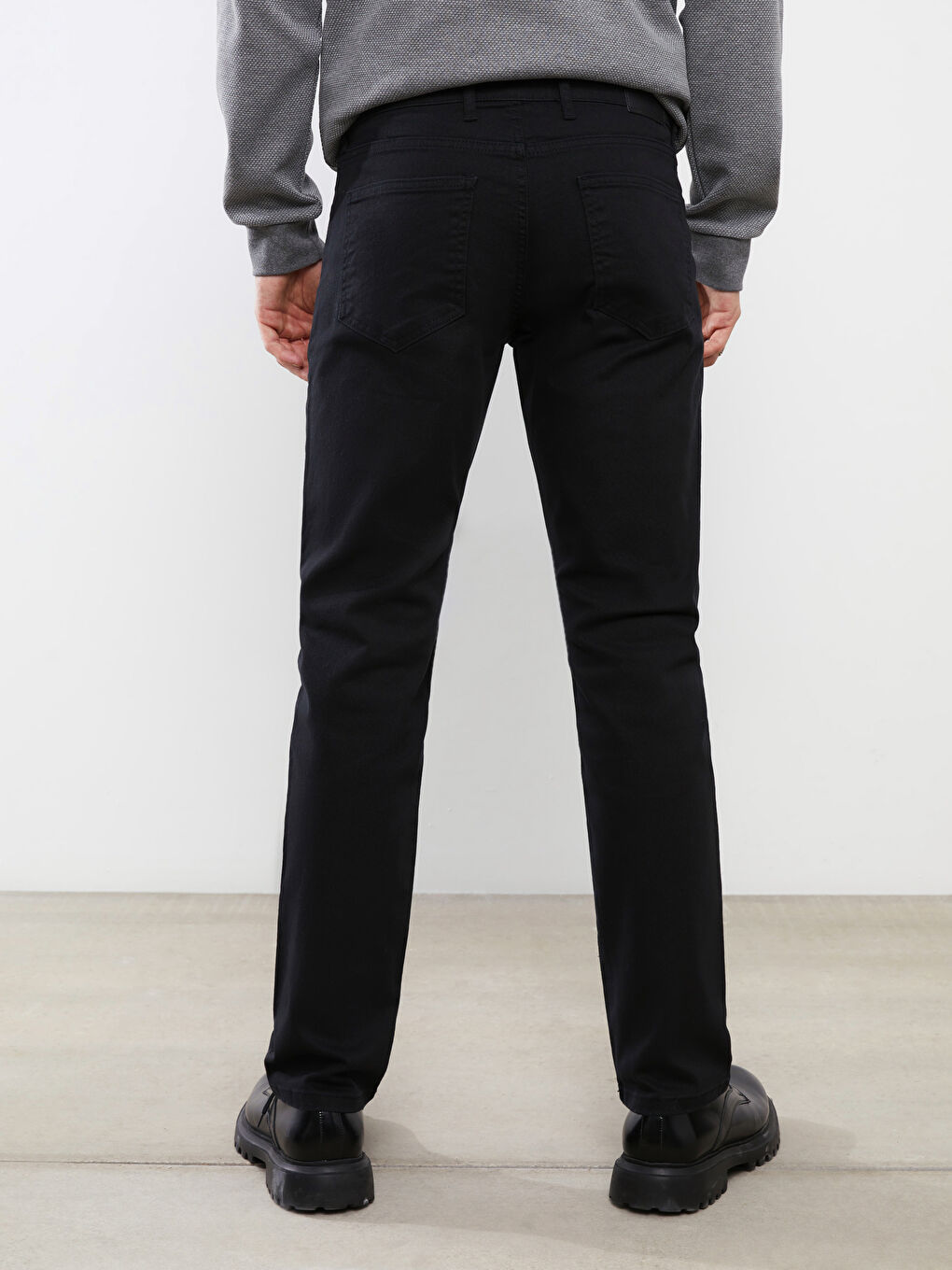 بنطلون تشينو بقصة عادية - للرجال-4
