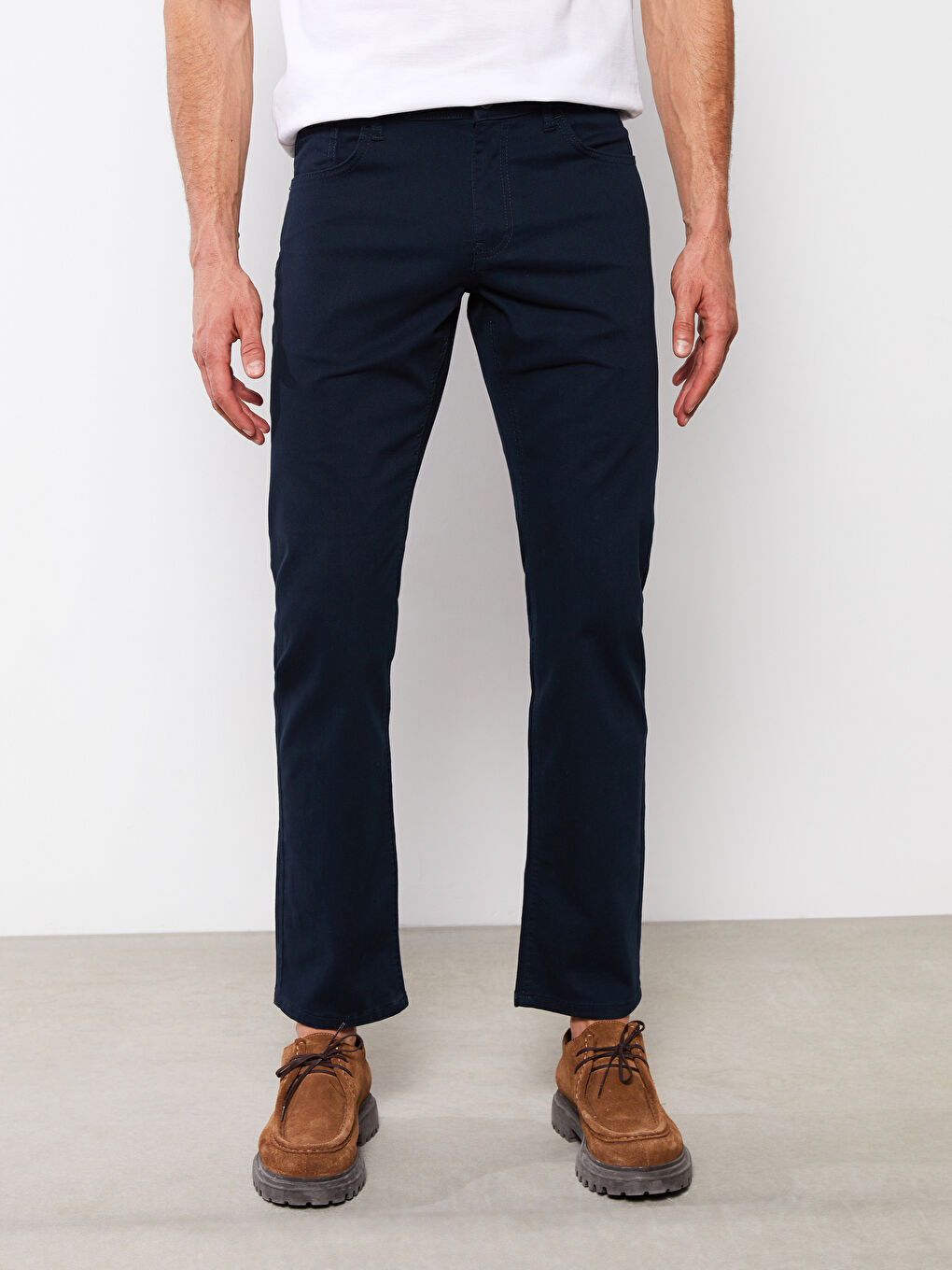 بنطلون تشينو بقماش جبردين بقصة عادية - للرجال-2