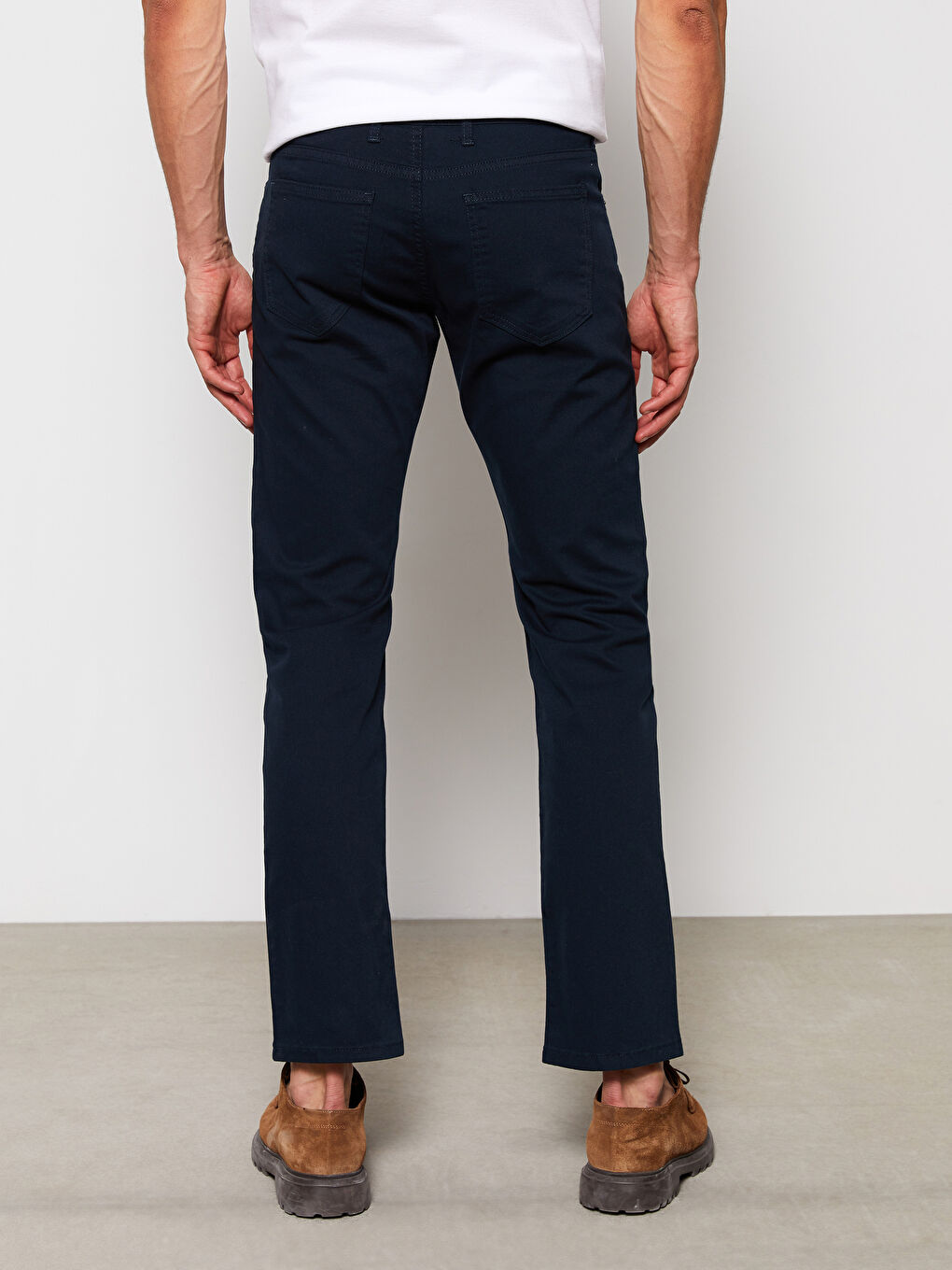 بنطلون تشينو بقماش جبردين بقصة عادية - للرجال-4