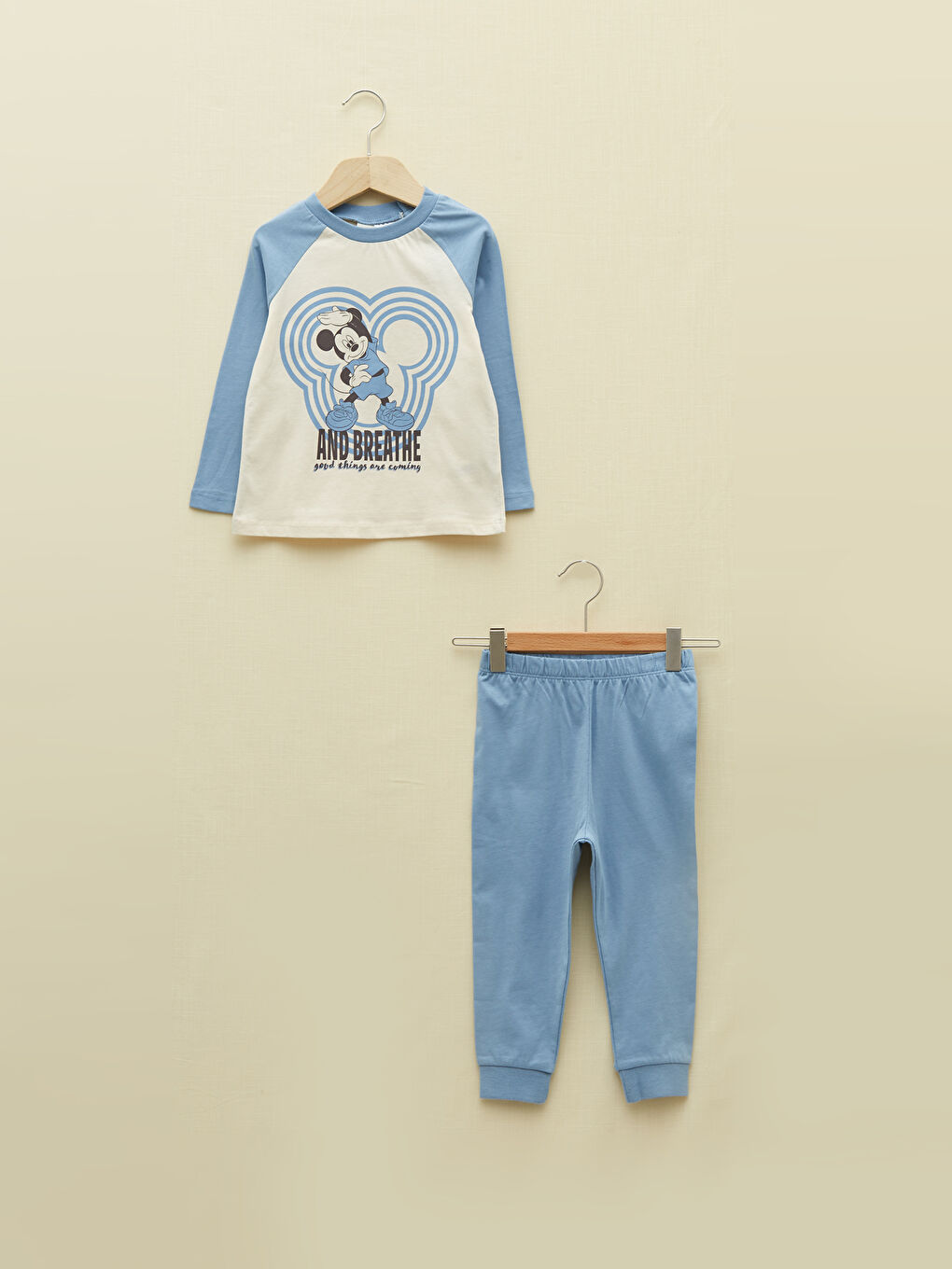 Пижамный комплект для мальчика с круглым вырезом, длинными рукавами и принтом микки маус.