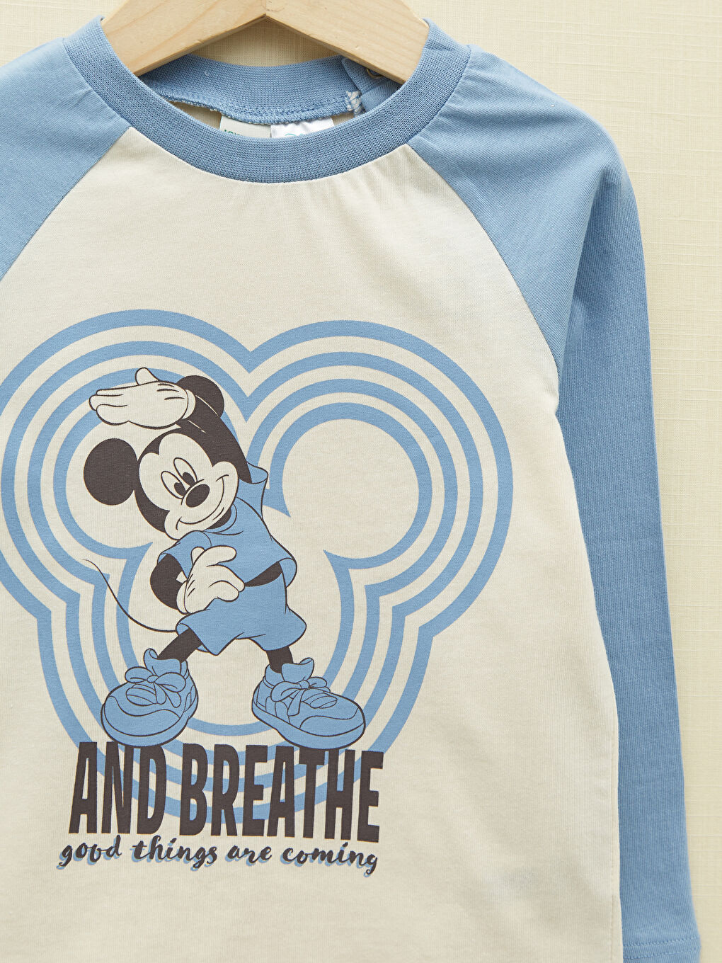 Пижамный комплект для мальчика с круглым вырезом, длинными рукавами и принтом микки маус.-2