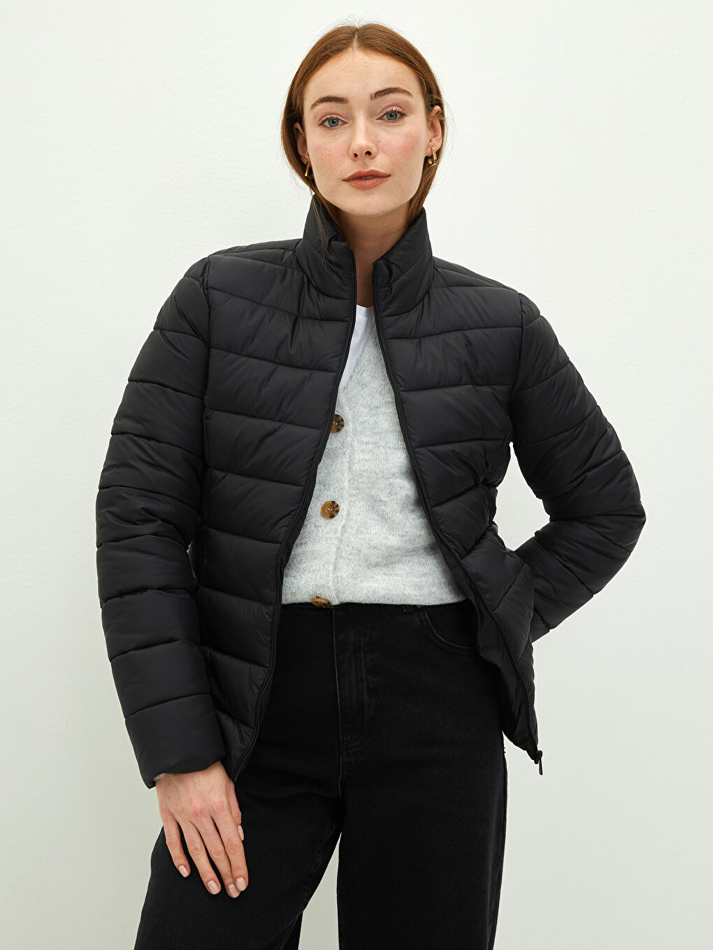 Siyah Dik Yaka Düz Uzun Kollu Cep Detaylı Kadın Şişme Mont-3