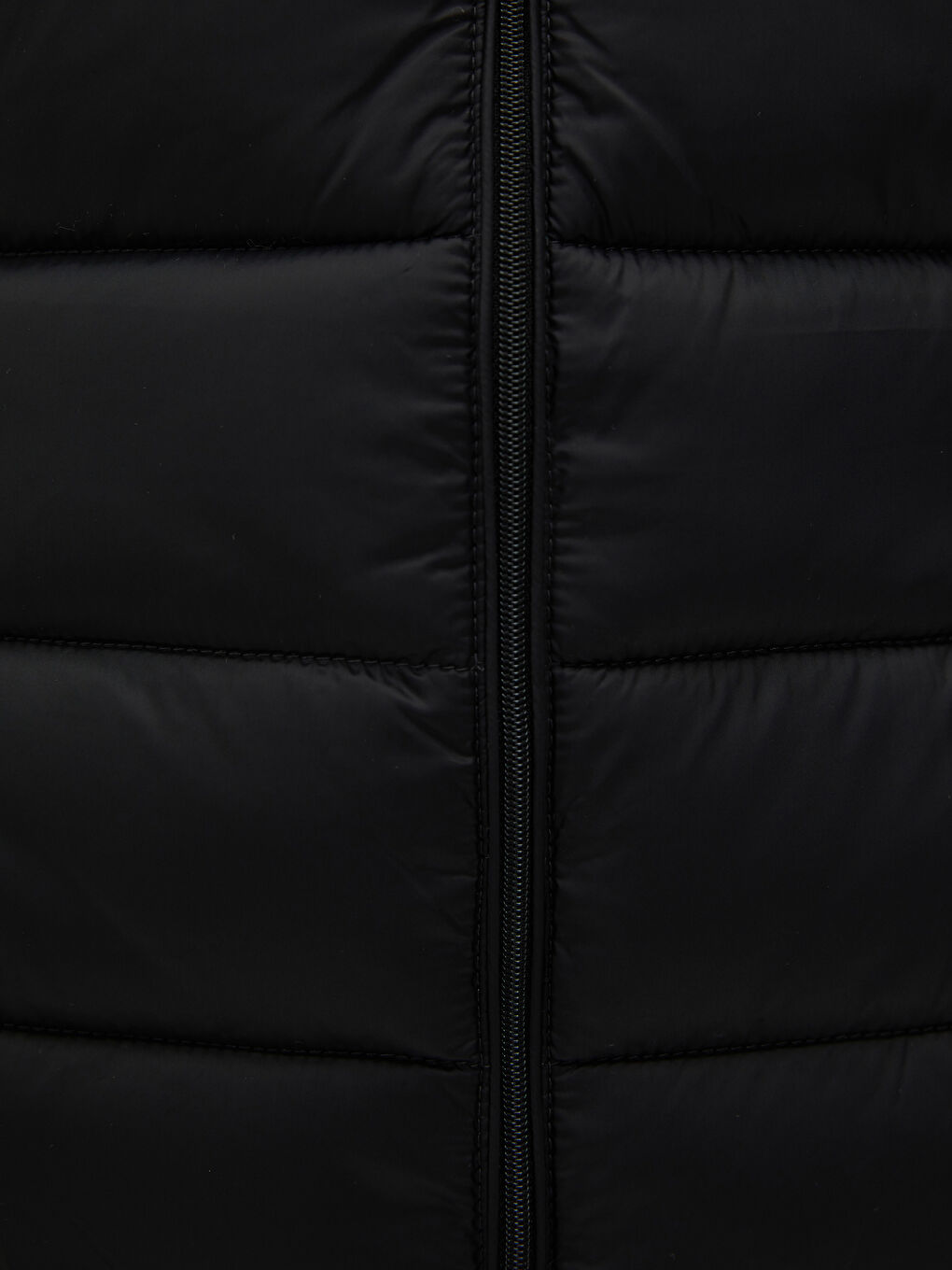 Siyah Dik Yaka Düz Uzun Kollu Cep Detaylı Kadın Şişme Mont-7