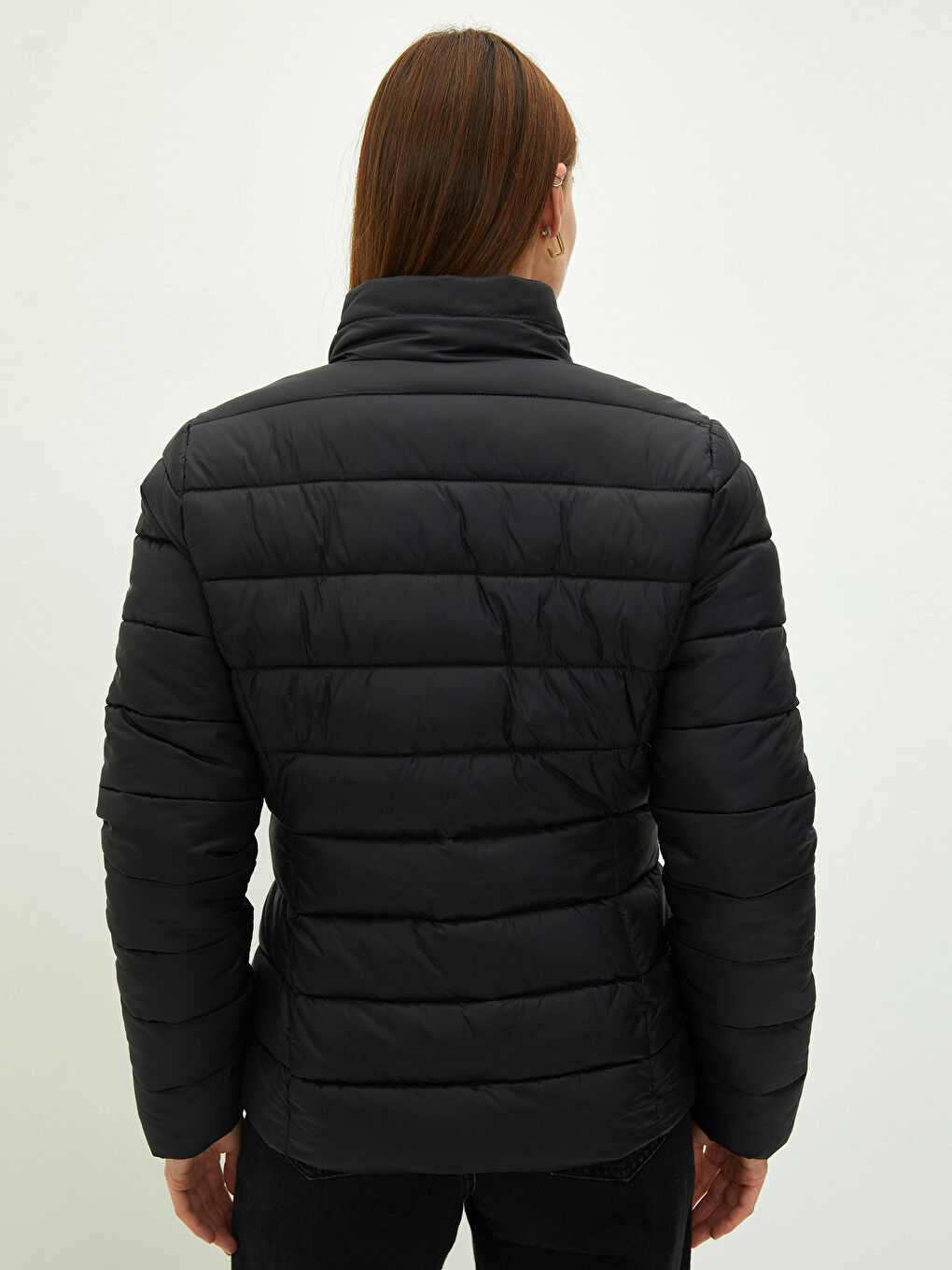 Siyah Dik Yaka Düz Uzun Kollu Cep Detaylı Kadın Şişme Mont-10