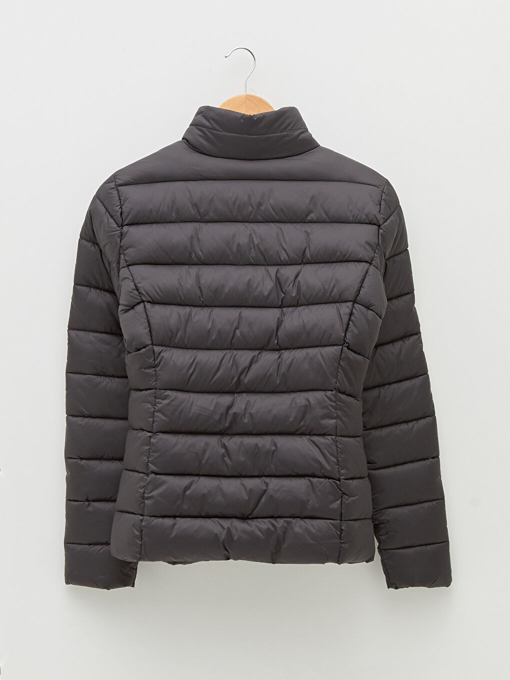 Siyah Dik Yaka Düz Uzun Kollu Cep Detaylı Kadın Şişme Mont-12