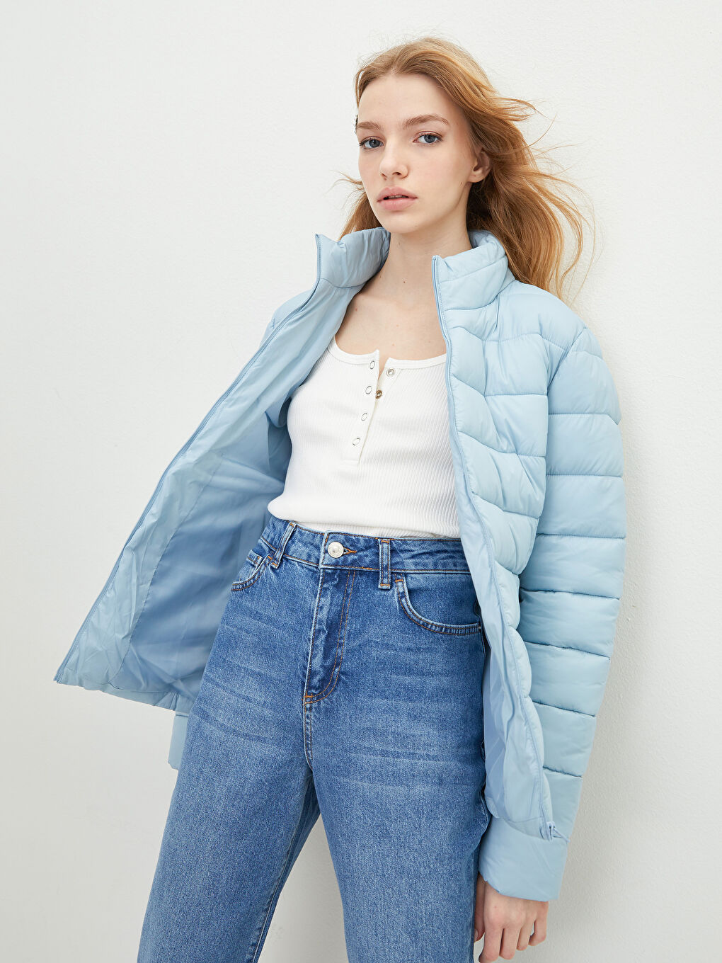 Mavi Dik Yaka Düz Uzun Kollu Cep Detaylı Kadın Şişme Mont