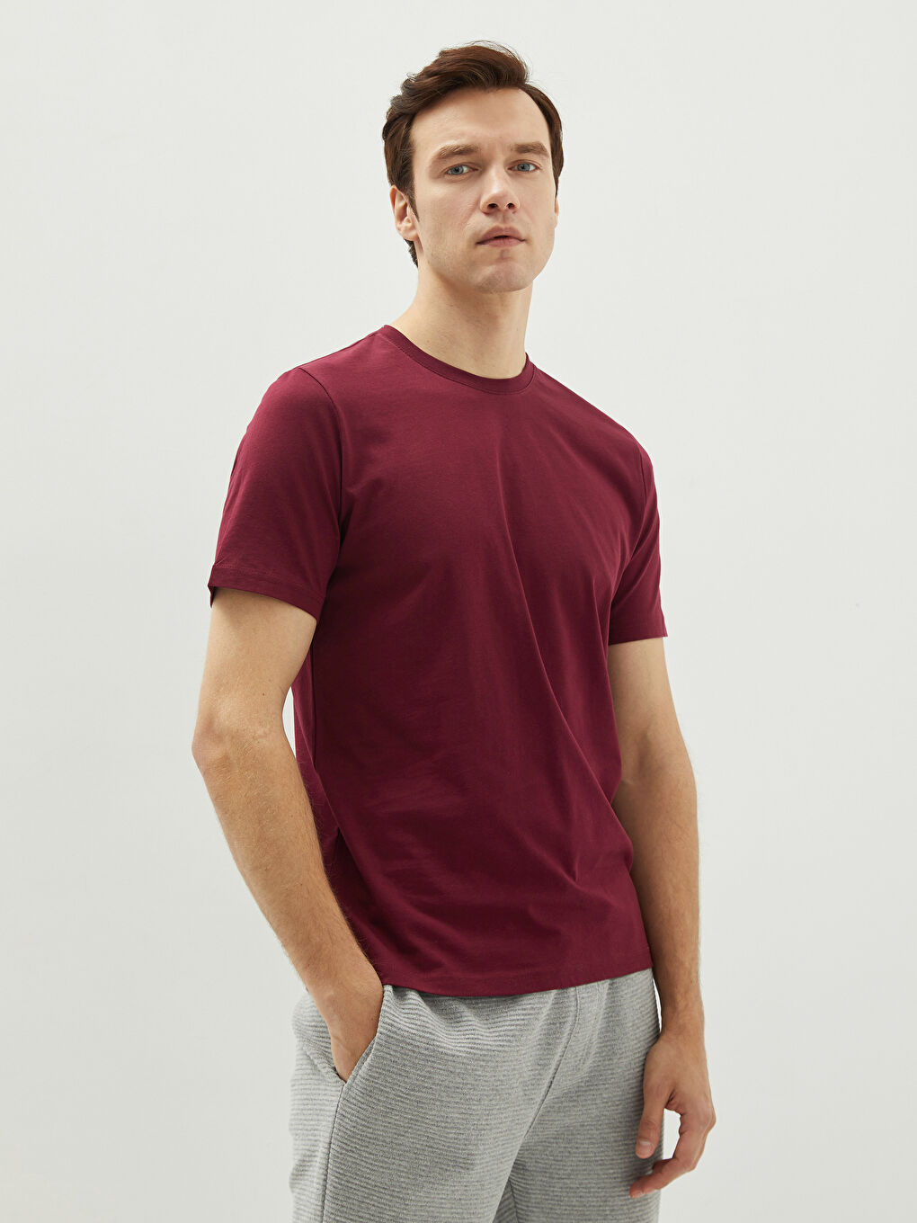 Футболка мужская из джерси с круглым вырезом