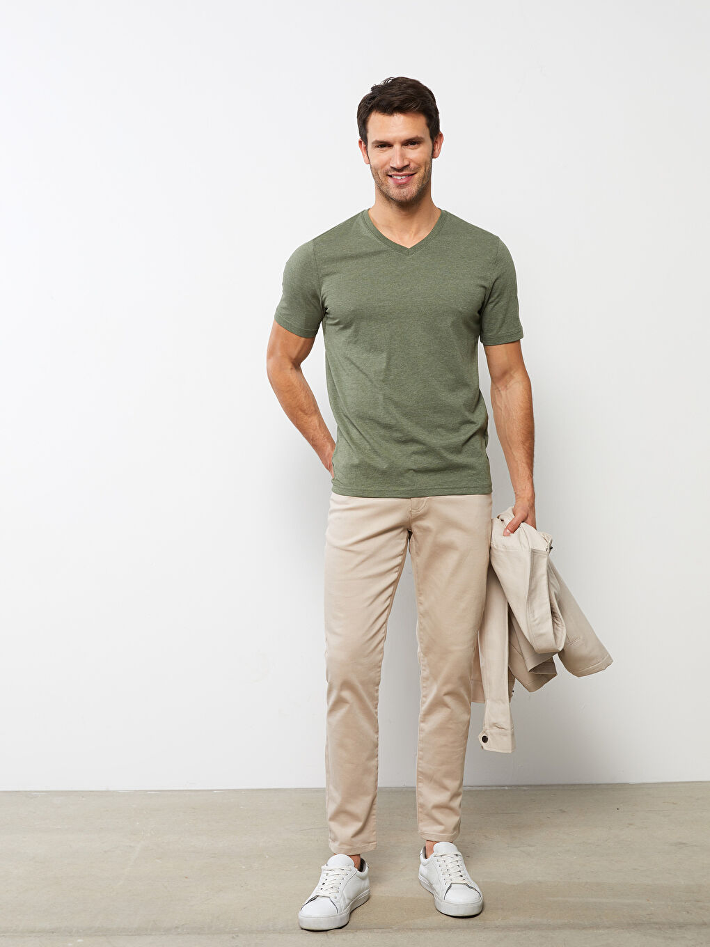 Haki V Yaka Kısa Kollu Penye Erkek Tişört