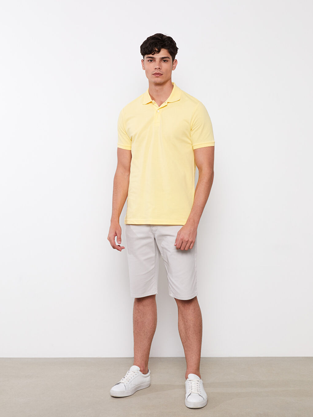 T-shirt en piqué à manches courtes et col polo pour homme