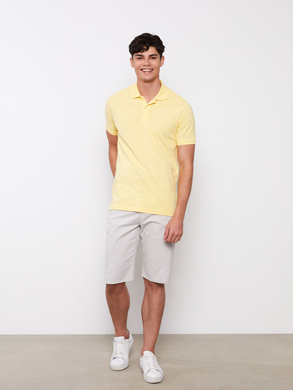 T-shirt en piqué à manches courtes et col polo pour homme-1