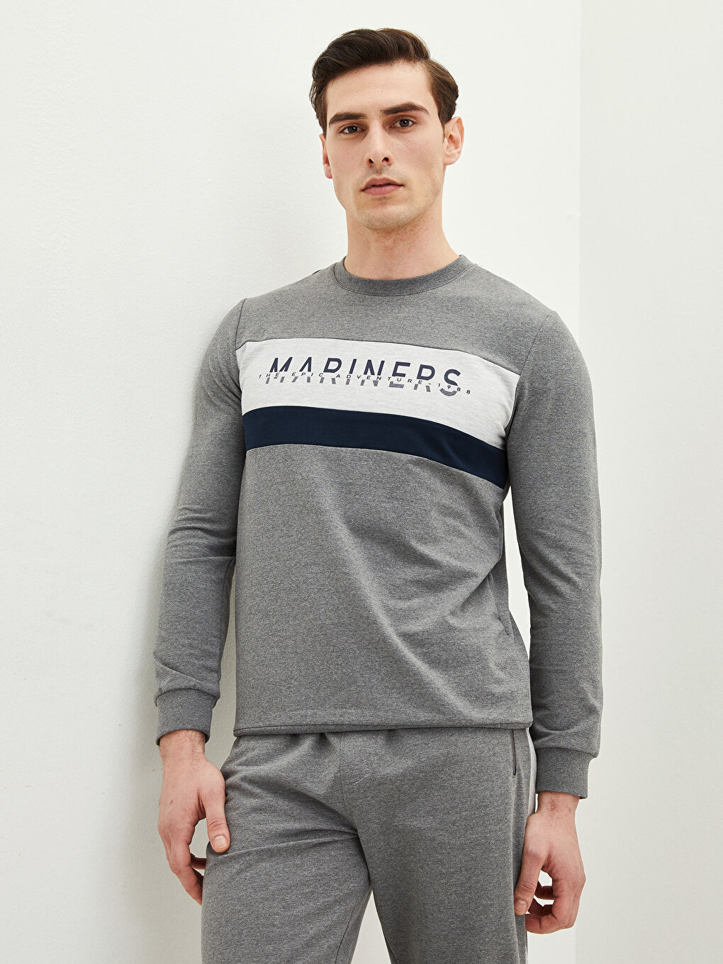 Crew Neck Long Sleeve Printed Men's Sweatshirt