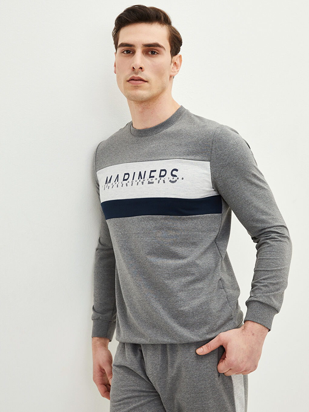 Crew Neck Long Sleeve Printed Men's Sweatshirt-1