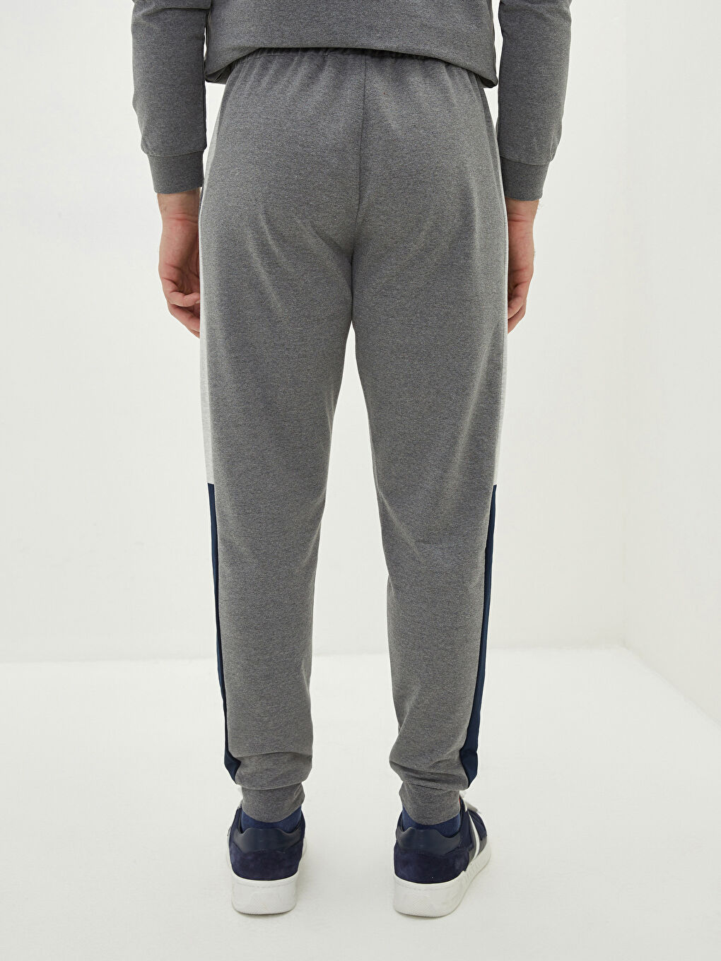 بنطلون رياضي للرجال بقصة عادية-7