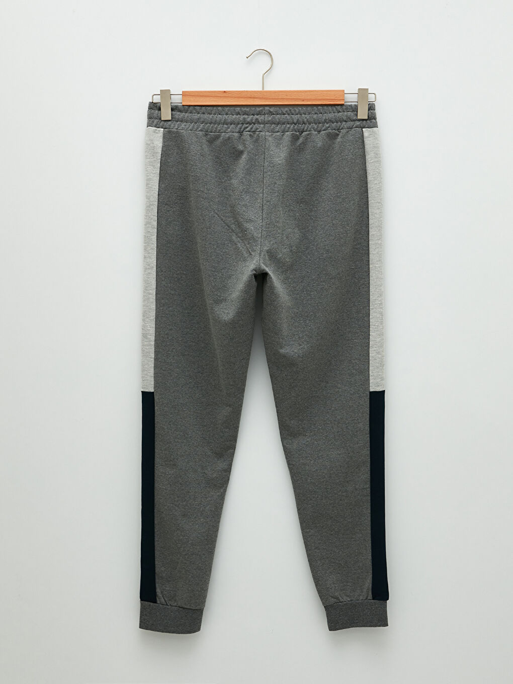 بنطلون رياضي للرجال بقصة عادية-10