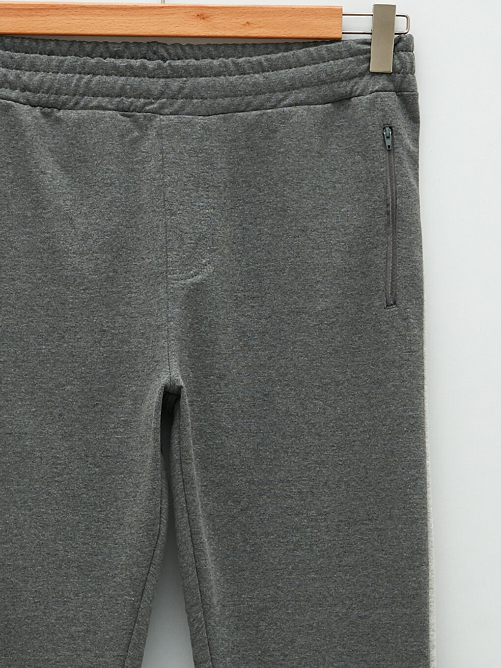 بنطلون رياضي للرجال بقصة عادية-11