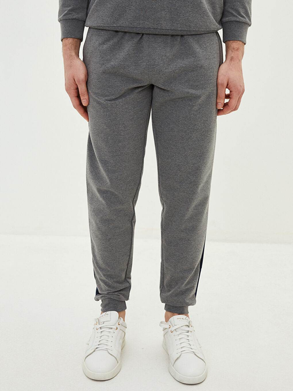 بنطلون رياضي للرجال بقصة عادية-4