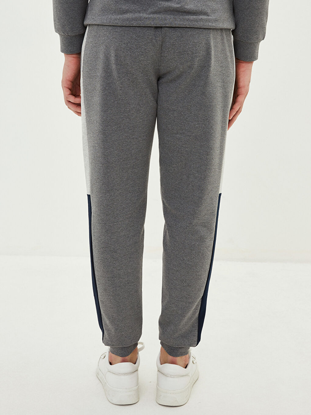 بنطلون رياضي للرجال بقصة عادية-6