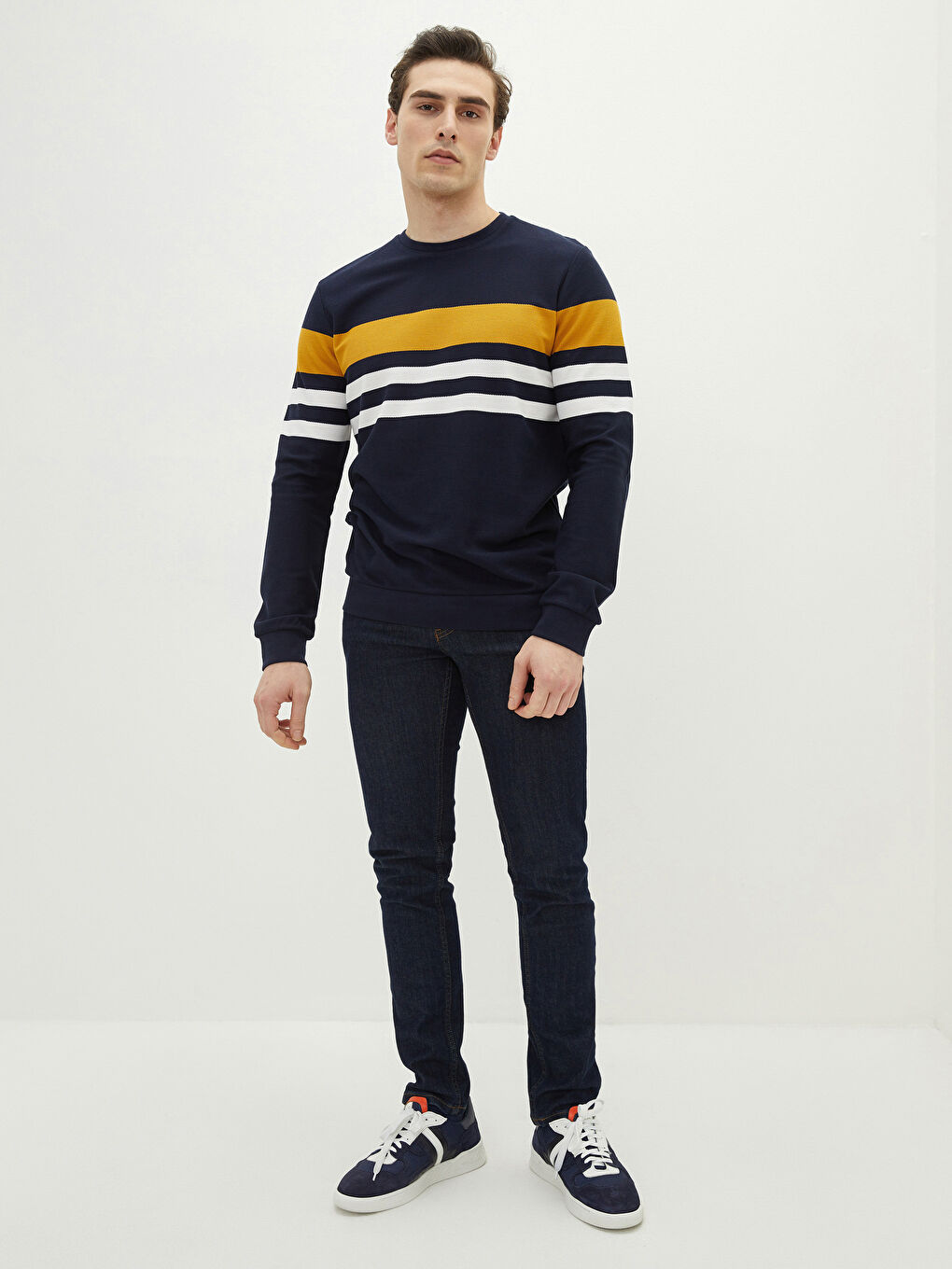 LCWAIKIKI Classic Crew Neck Long Sleeve Striped Men's Sweatshirt -S20863Z8-LGS