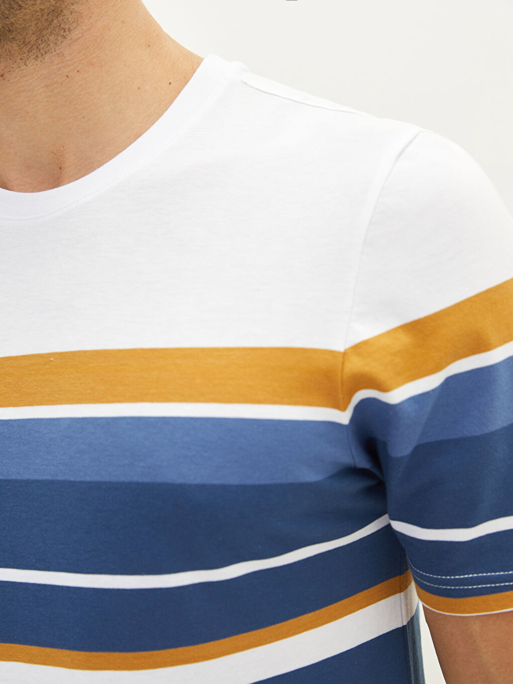 Beyaz Bisiklet Yaka Kısa Kollu Çizgili Penye Erkek Tişört-3