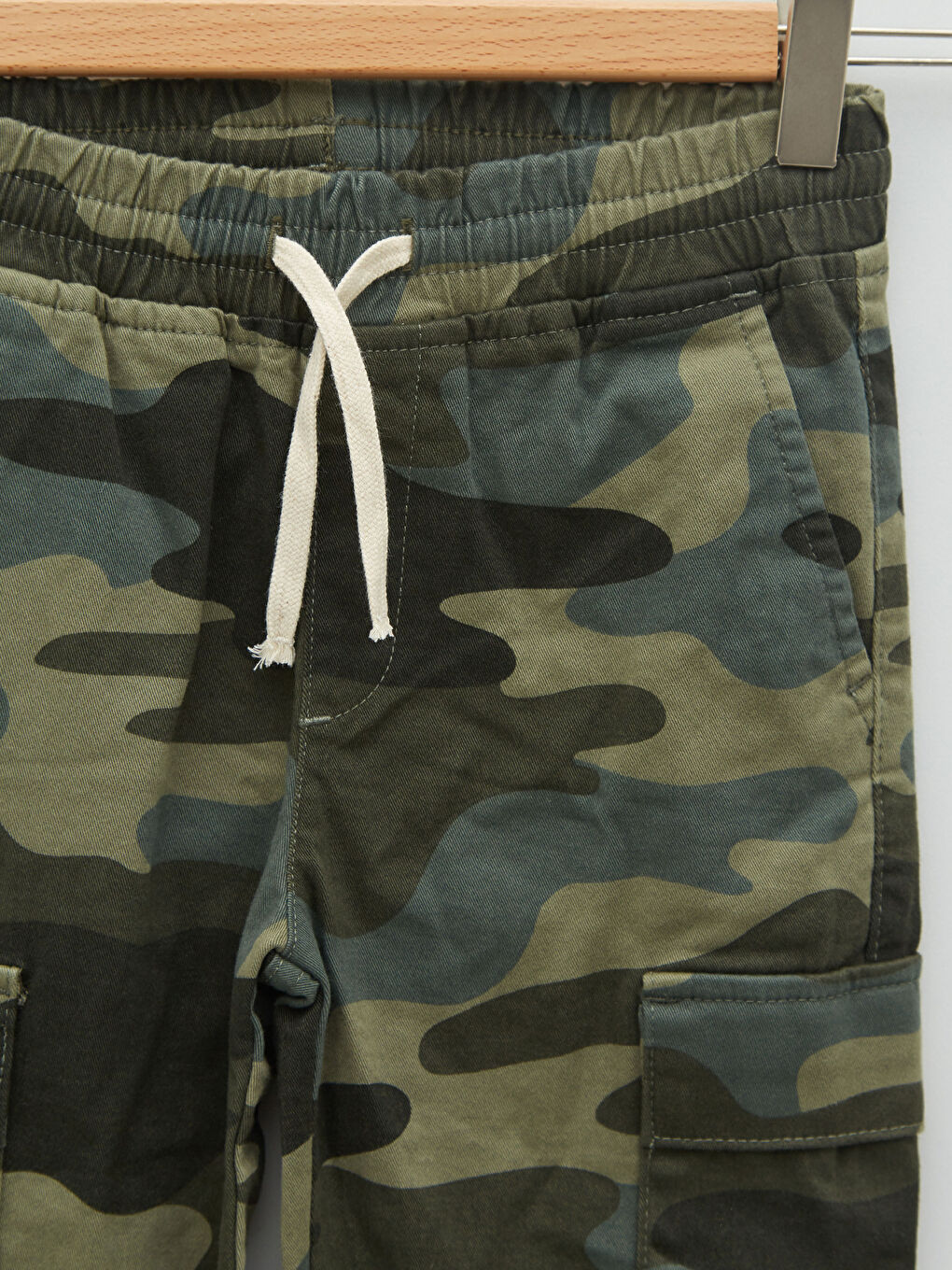 LC Waikiki Elastic Waist Camouflage Pattern Boy Cargo Pants -S20886Z4-LS6
