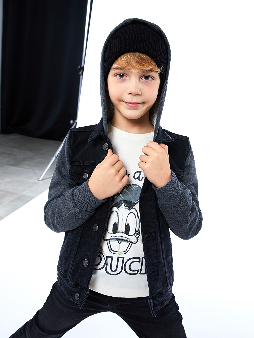 Siyah Kapüşonlu Uzun Kollu Erkek Çocuk Jean Ceket-3