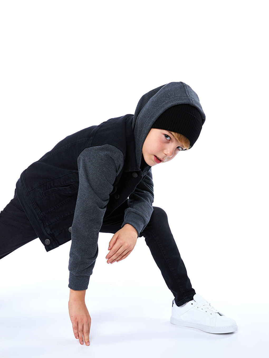 Siyah Kapüşonlu Uzun Kollu Erkek Çocuk Jean Ceket-2