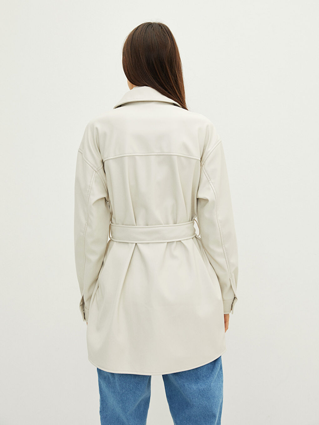 LCW Modest Manteau en simili cuir à col de chemise droit, manches longues et détails de poche pour Femmes -S20977Z8-RTU