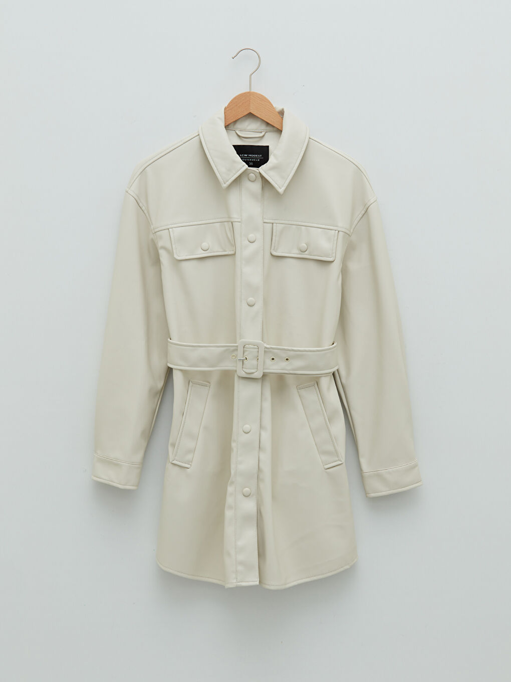 LCW Modest Manteau en simili cuir à col de chemise droit, manches longues et détails de poche pour Femmes -S20977Z8-RTU