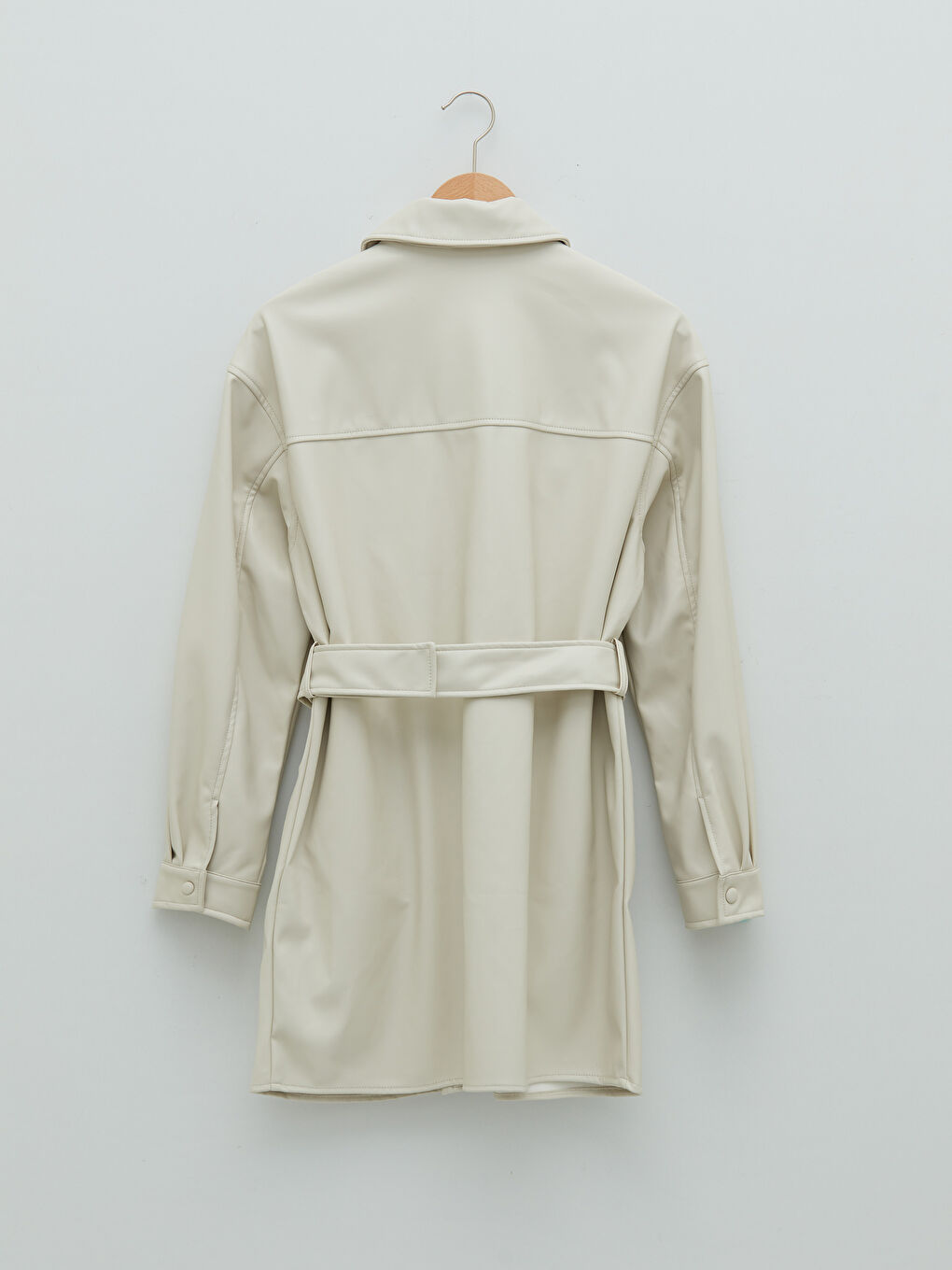 LCW Modest Manteau en simili cuir à col de chemise droit, manches longues et détails de poche pour Femmes -S20977Z8-RTU