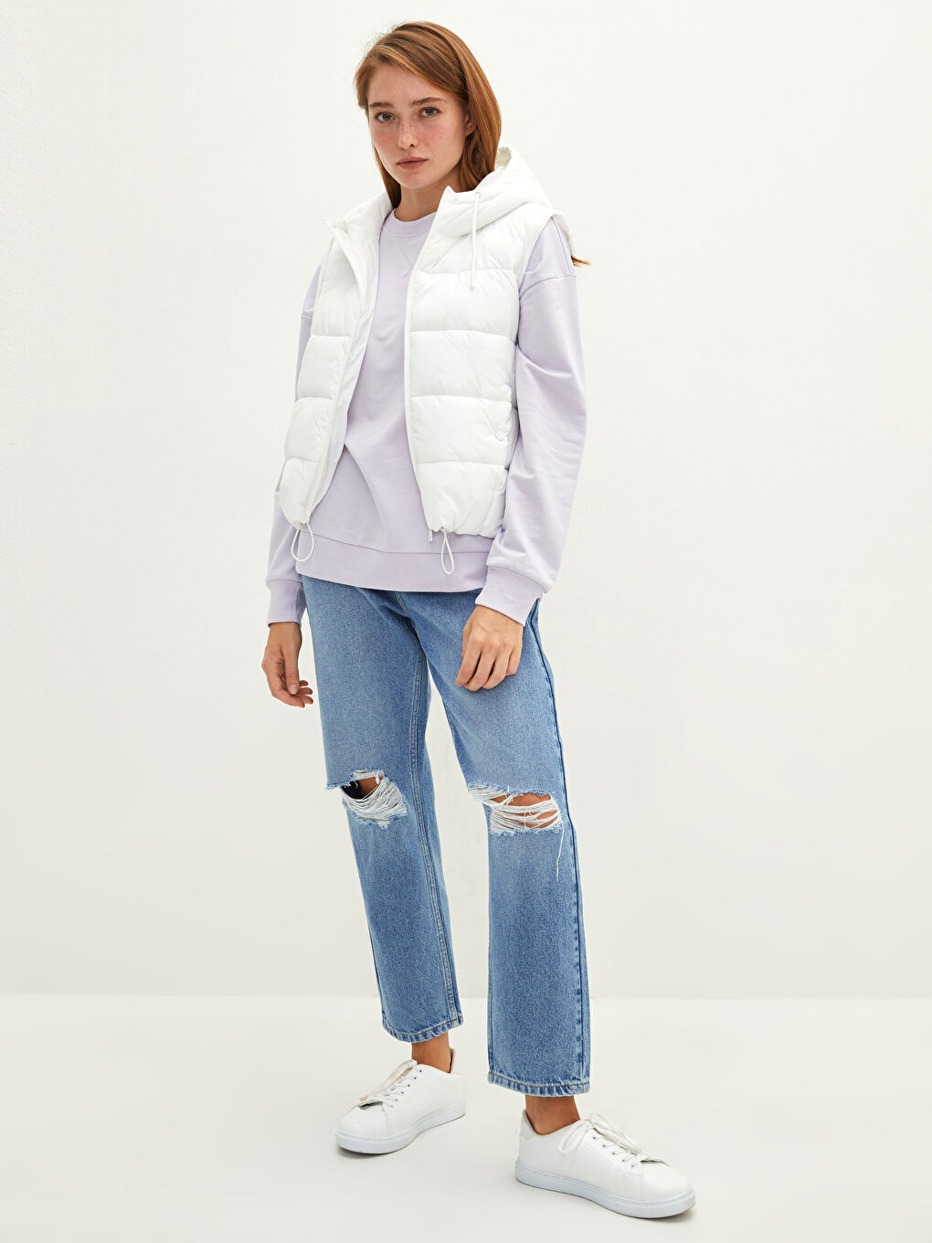 Beyaz Kapüşonlu Düz Cep Detaylı Kadın Şişme Yelek-5