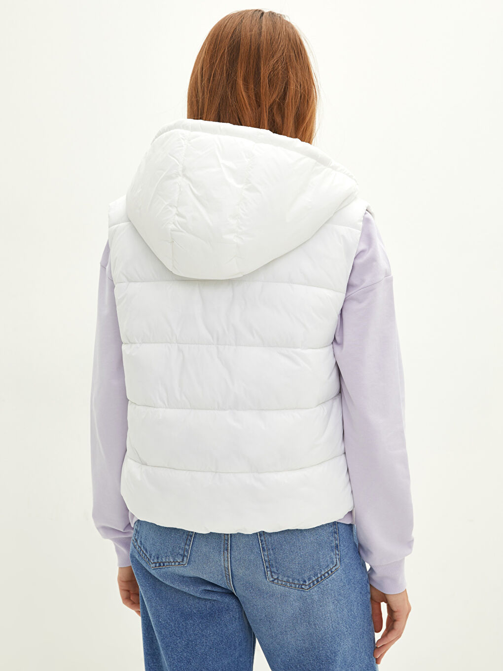 Beyaz Kapüşonlu Düz Cep Detaylı Kadın Şişme Yelek-9