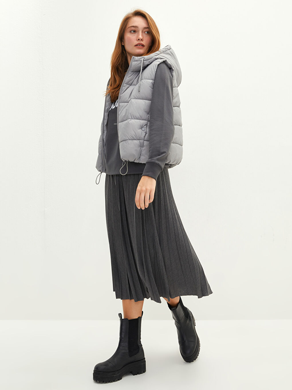 Gri Kapüşon Yaka Düz Cep Detaylı Kadın Şişme Yelek-2