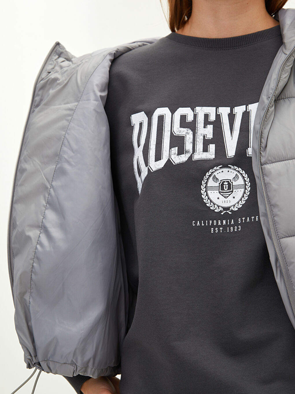 Gri Kapüşon Yaka Düz Cep Detaylı Kadın Şişme Yelek-4