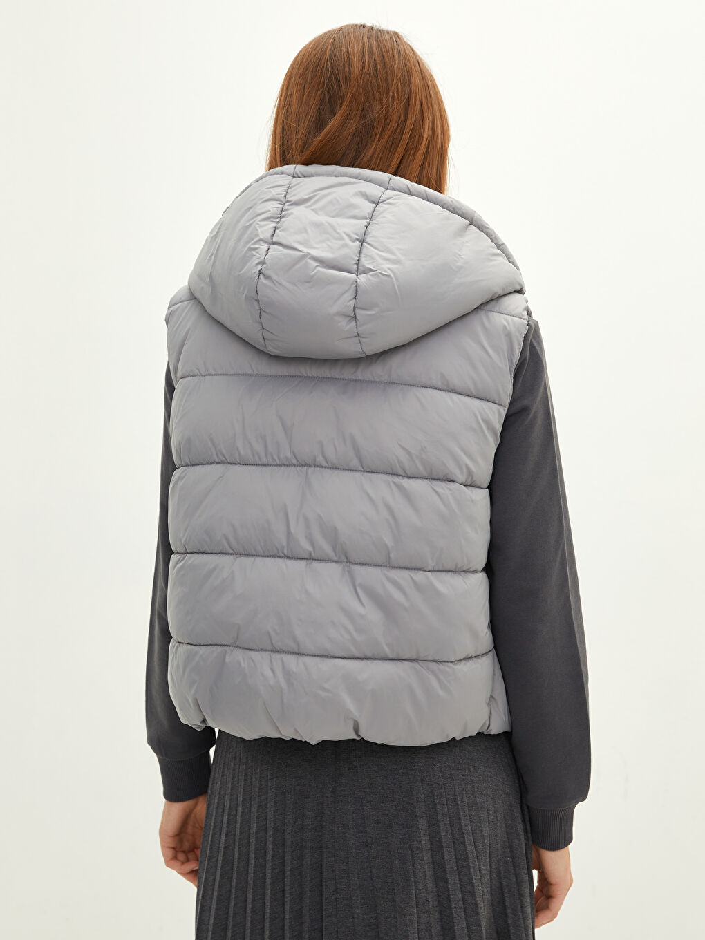 Gri Kapüşon Yaka Düz Cep Detaylı Kadın Şişme Yelek-5