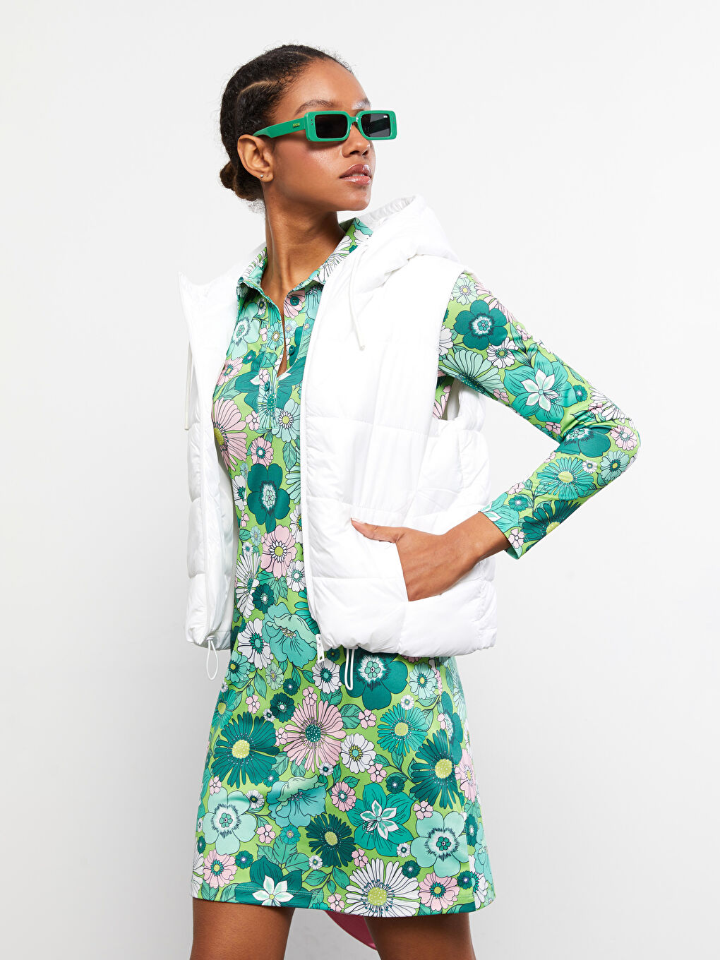 Beyaz Kapüşonlu Düz Cep Detaylı Kadın Şişme Yelek-2